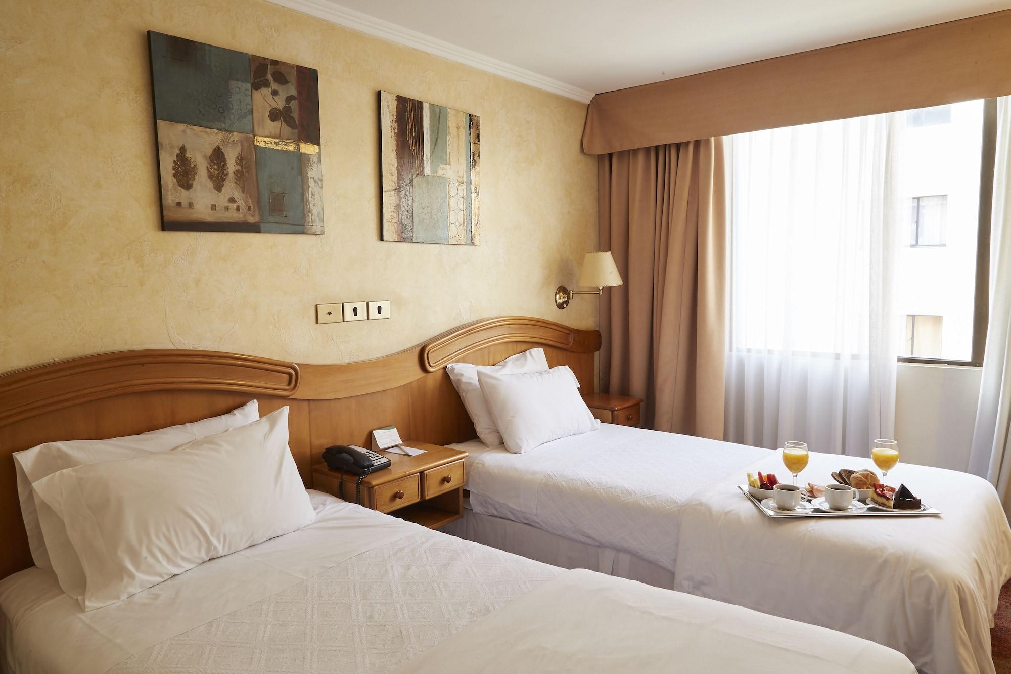 Hotel Torremayor Lyon Santiago Kültér fotó