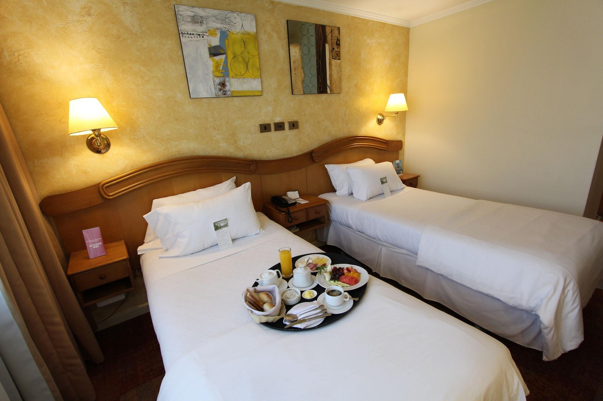 Hotel Torremayor Lyon Santiago Kültér fotó
