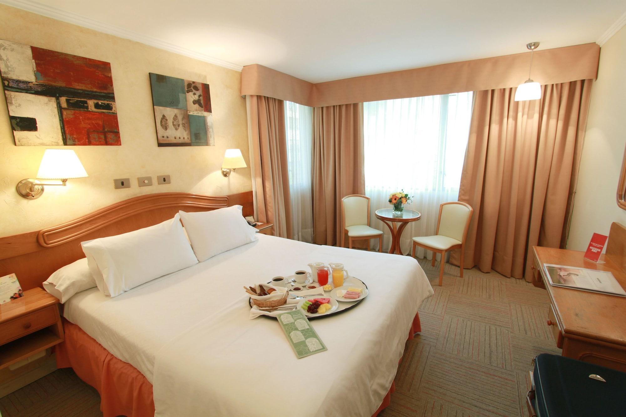 Hotel Torremayor Lyon Santiago Szoba fotó