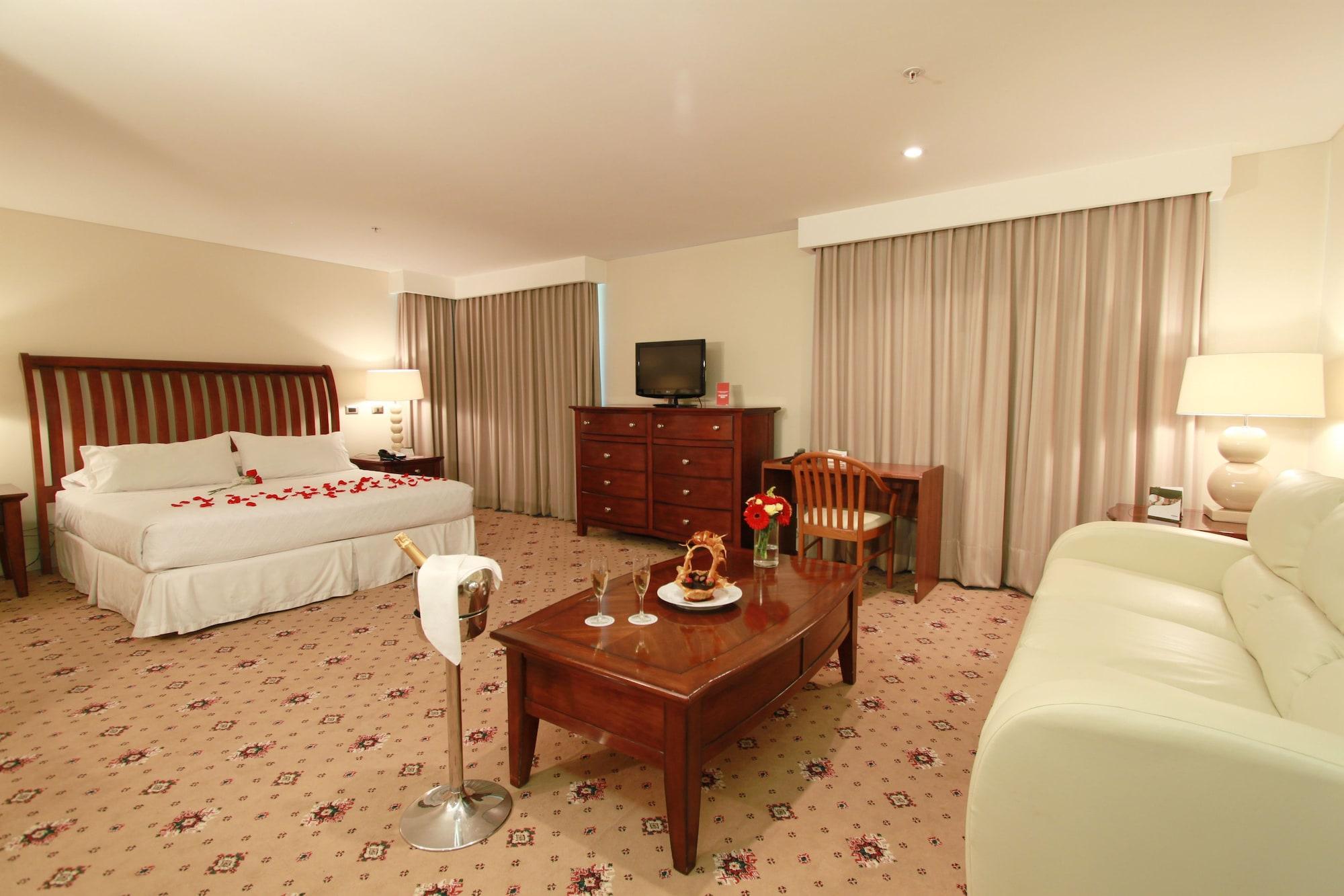 Hotel Torremayor Lyon Santiago Kültér fotó