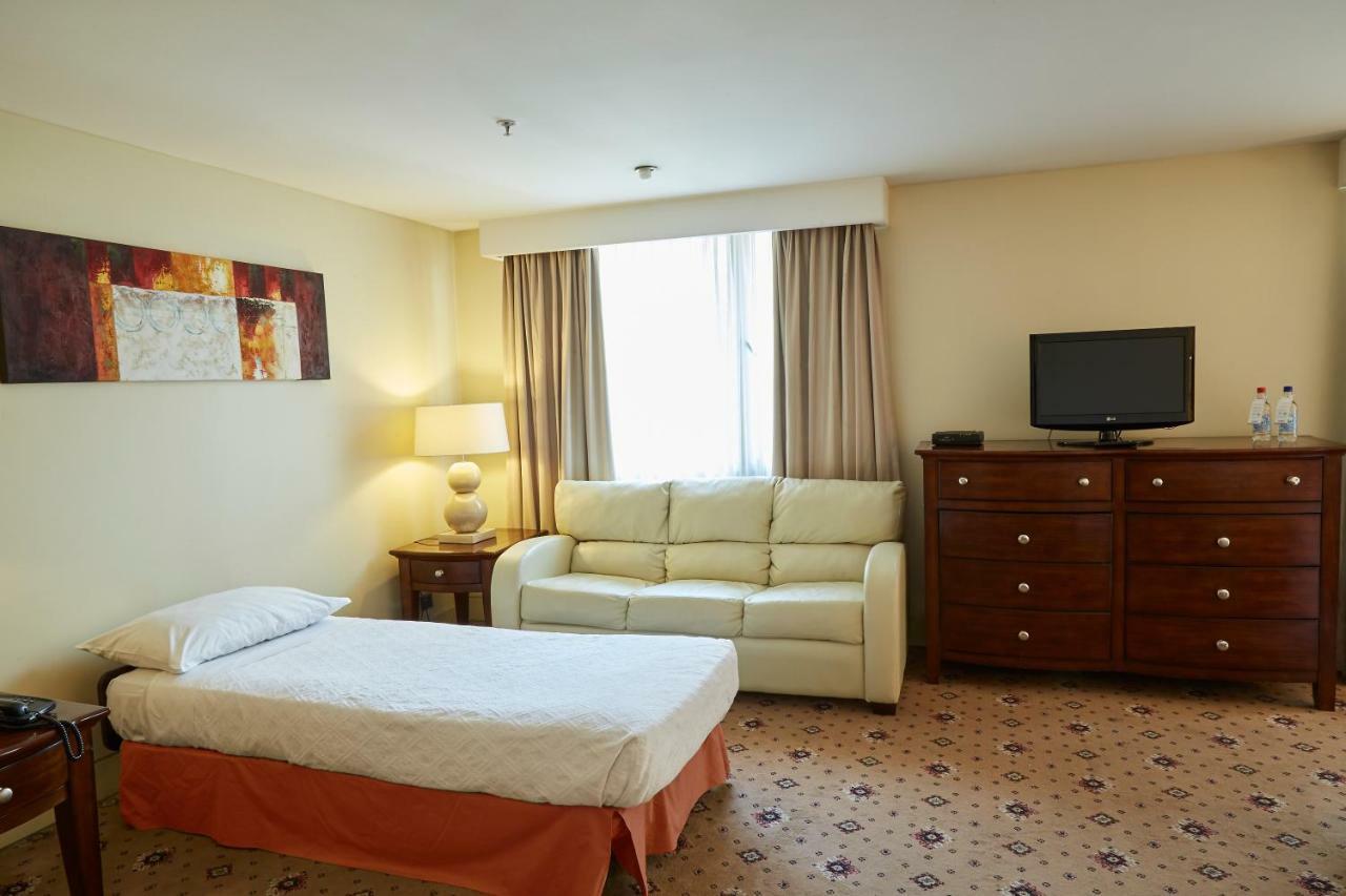 Hotel Torremayor Lyon Santiago Kültér fotó