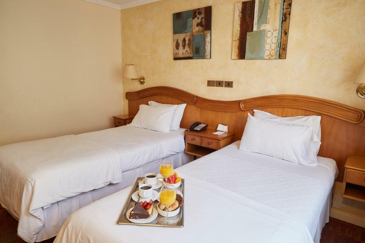Hotel Torremayor Lyon Santiago Kültér fotó